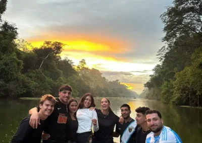 Fauna silvestre de la Amazonía peruana Expedición por el río Amazonas desde Iquitos. Expedición amazónica en la selva del Perú